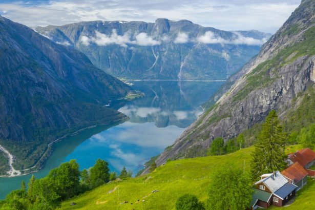 Lakeside Lodge Norway: Tranquility in Nature's Embrace