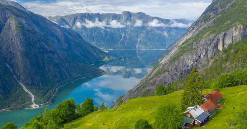 Lakeside Lodge Norway: Tranquility in Nature's Embrace